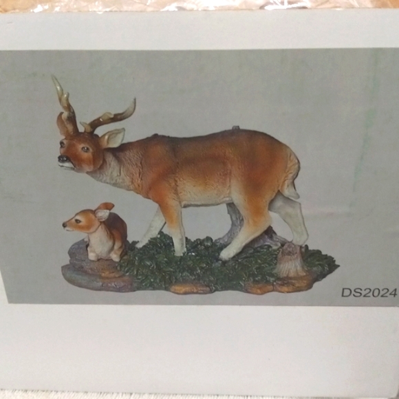 MWT Doe Statue With Baby 12" long X 8" tall, Still in Box - Picture 7 of 7